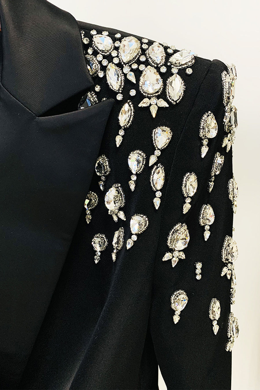 Taş İşlemeli Omuz Detaylı Siyah Blazer