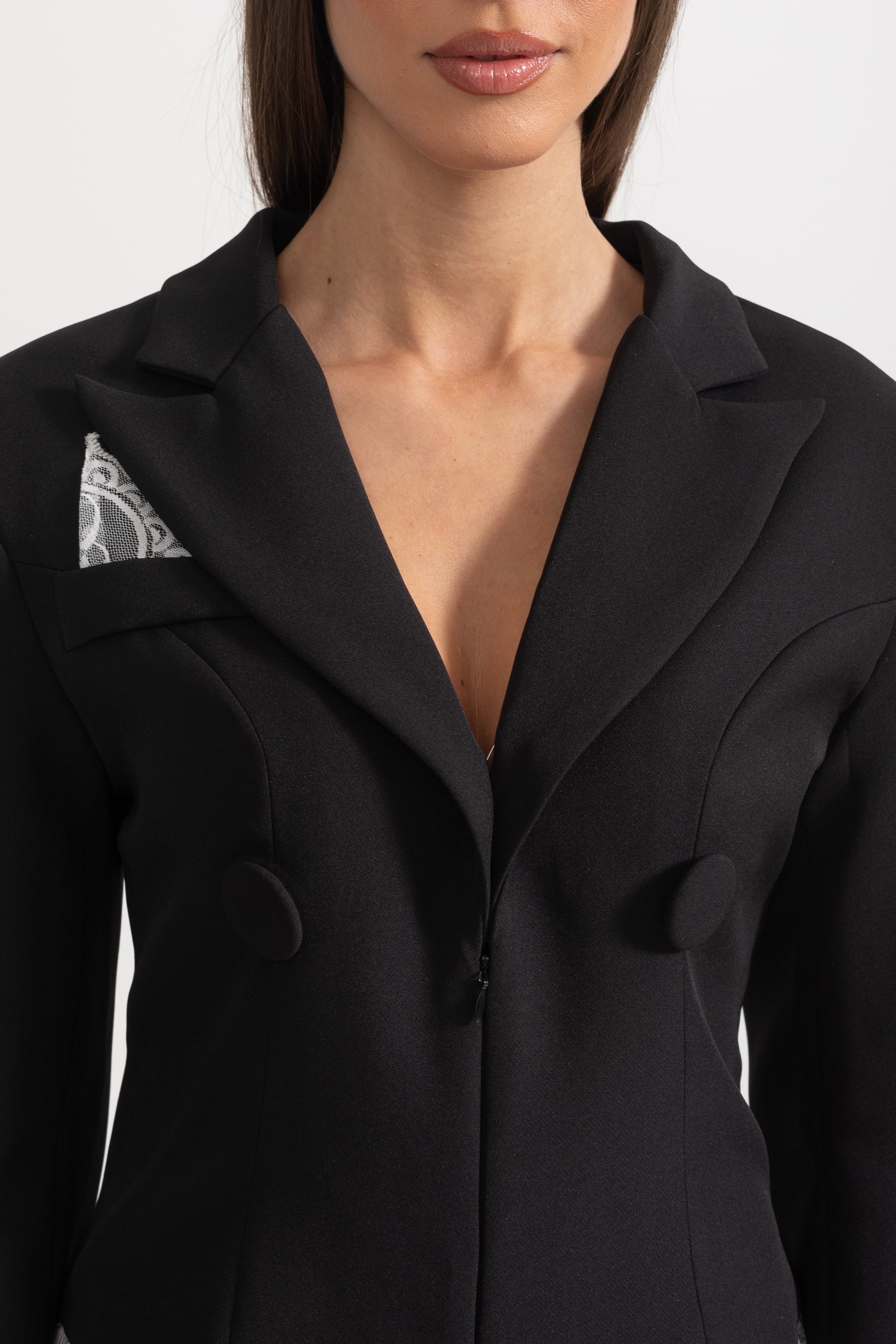 Beyaz Dantel Detaylı Siyah Şık Blazer Tulum