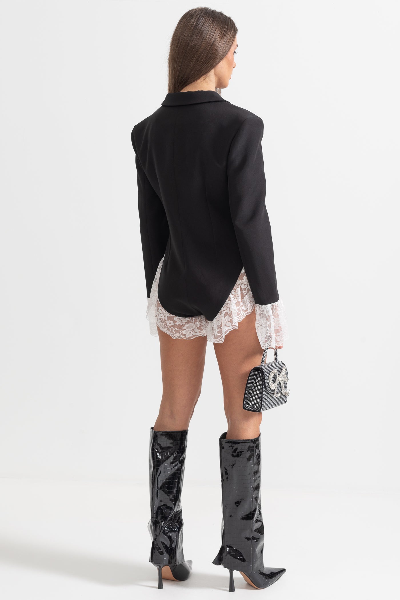 Beyaz Dantel Detaylı Siyah Şık Blazer Tulum