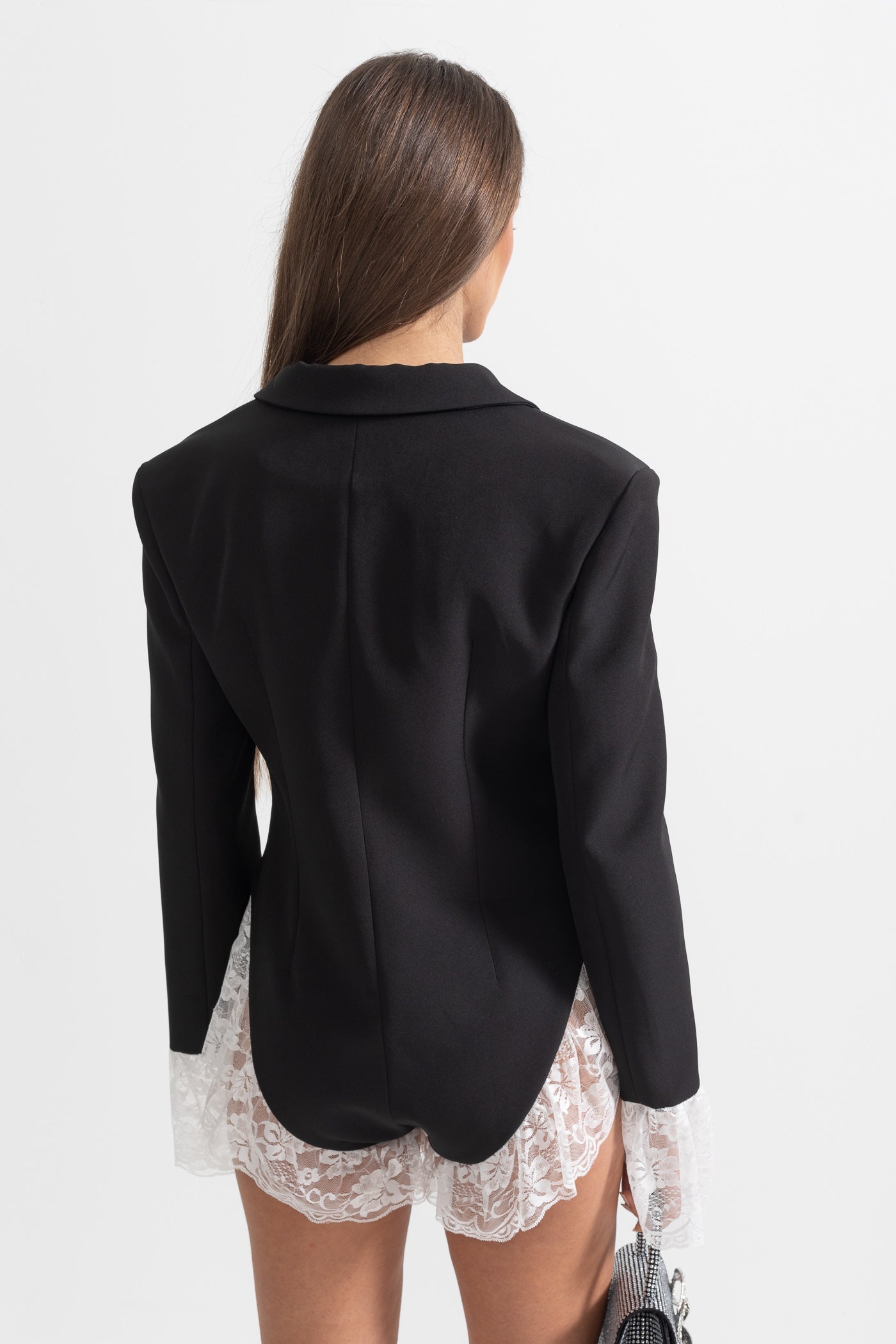Beyaz Dantel Detaylı Siyah Şık Blazer Tulum