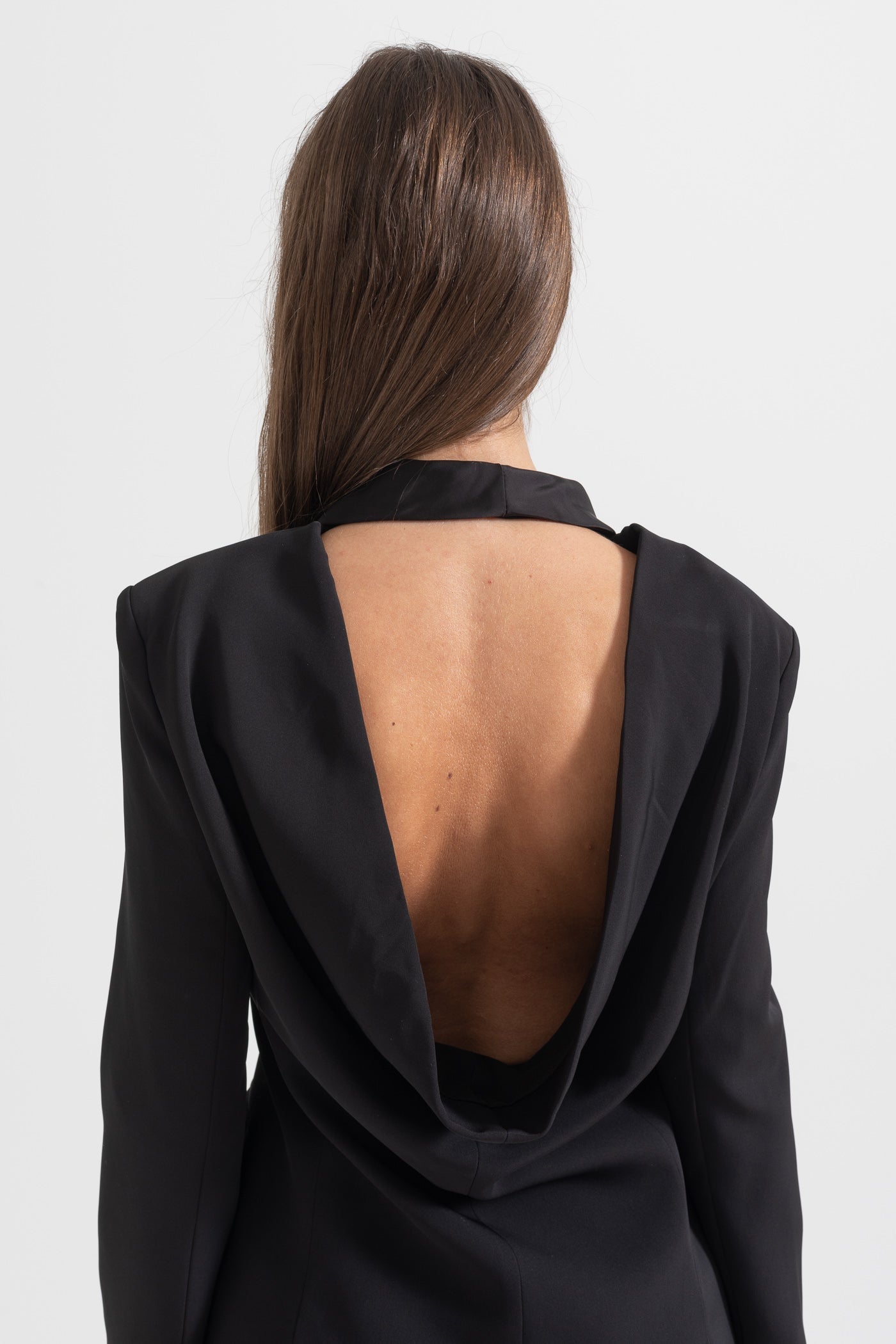 Şal Yaka Detaylı Siyah Sırt Dekolteli Blazer