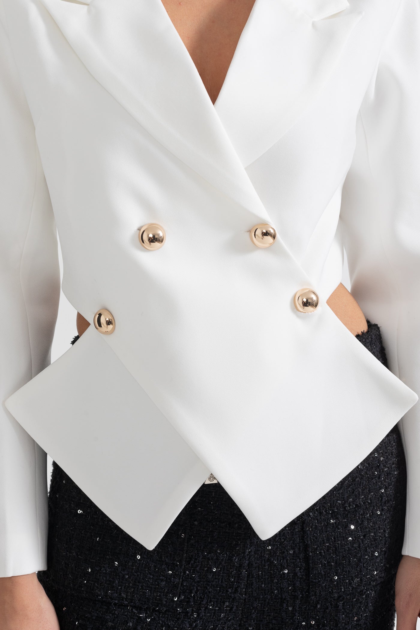 Çapraz Kapama Detaylı Beyaz Blazer