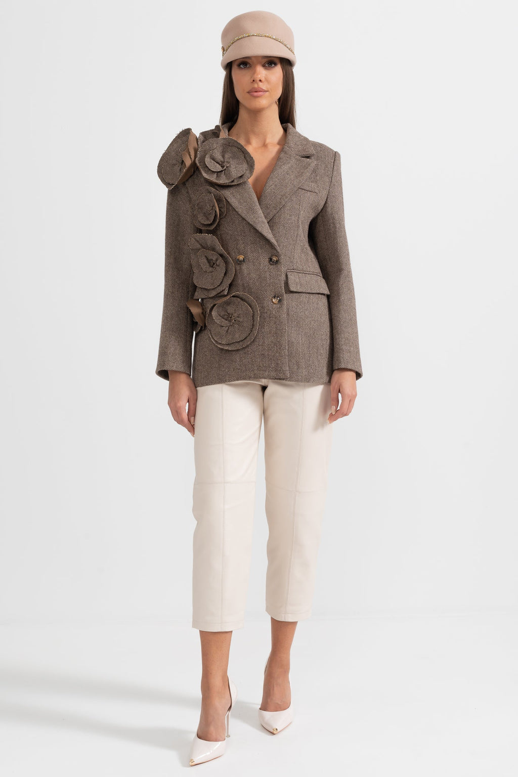 Çiçek Aplikeli Kahverengi Çift Düğmeli Tweed Blazer