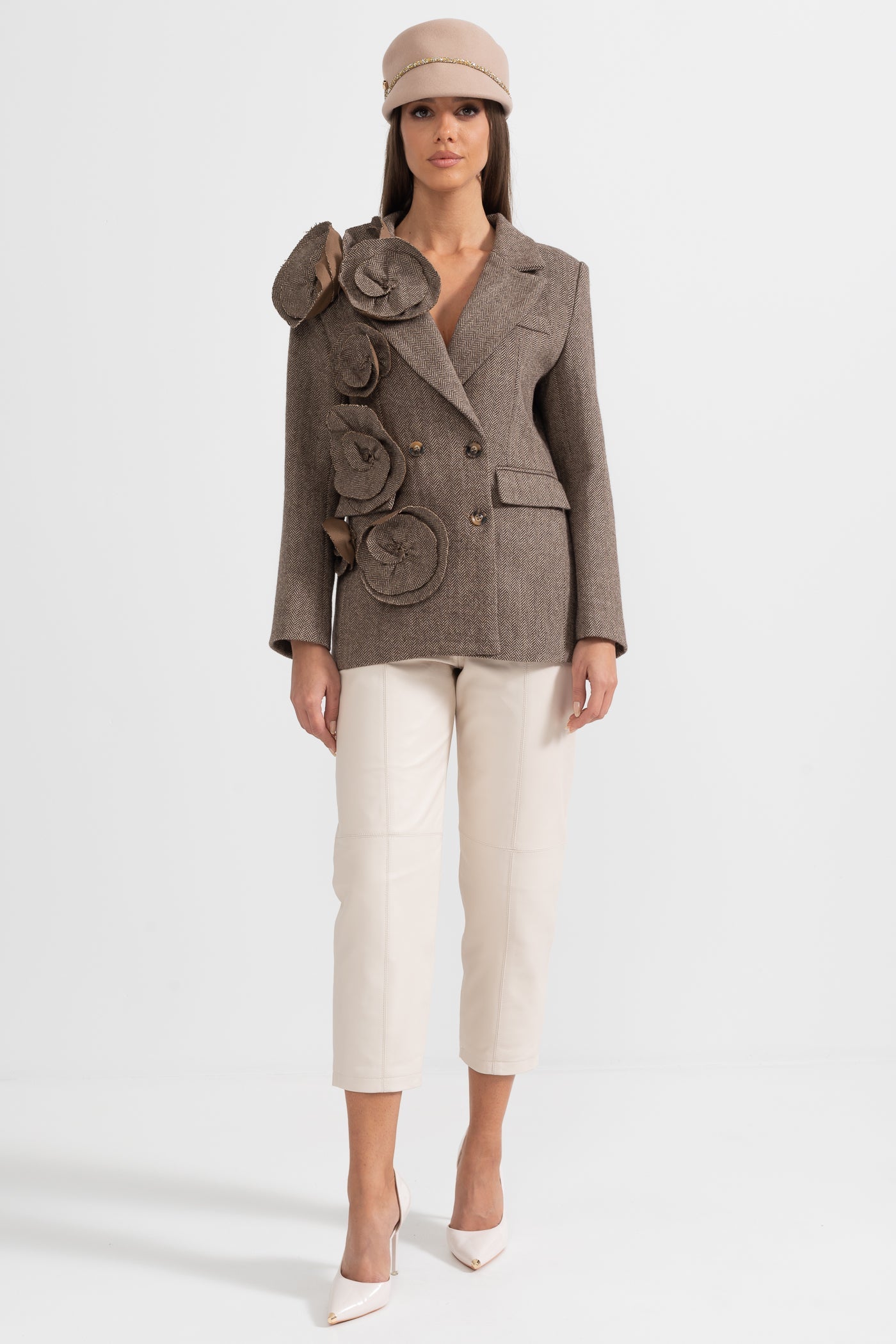 Çiçek Aplikeli Kahverengi Çift Düğmeli Tweed Blazer