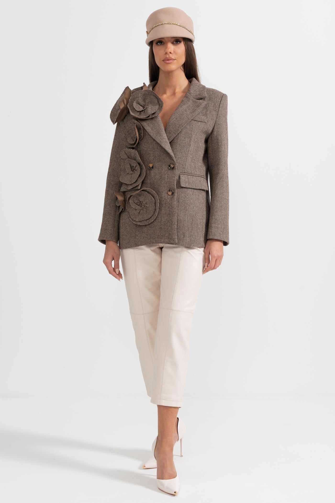 Çiçek Aplikeli Kahverengi Çift Düğmeli Tweed Blazer