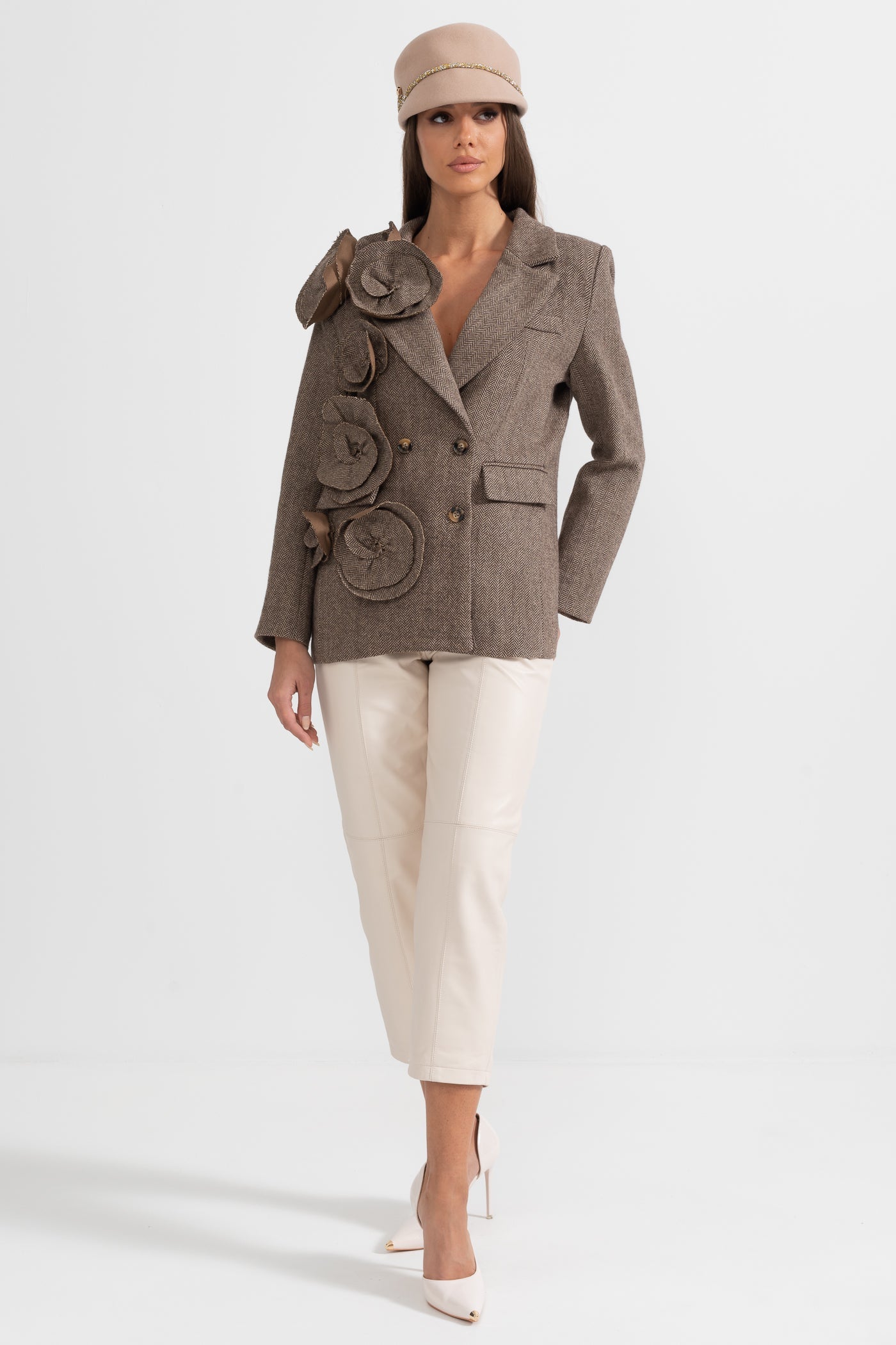 Çiçek Aplikeli Kahverengi Çift Düğmeli Tweed Blazer