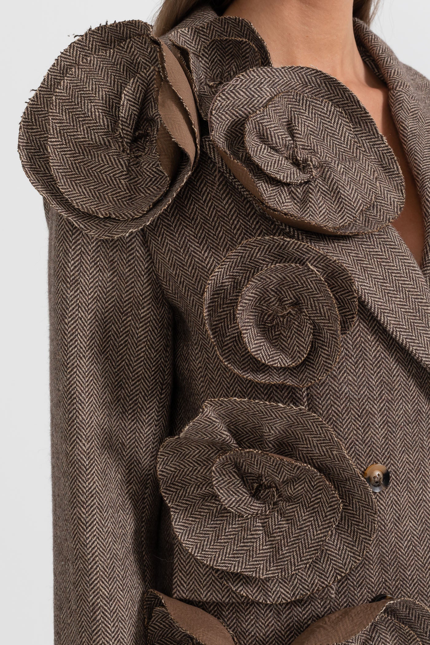 Çiçek Aplikeli Kahverengi Çift Düğmeli Tweed Blazer