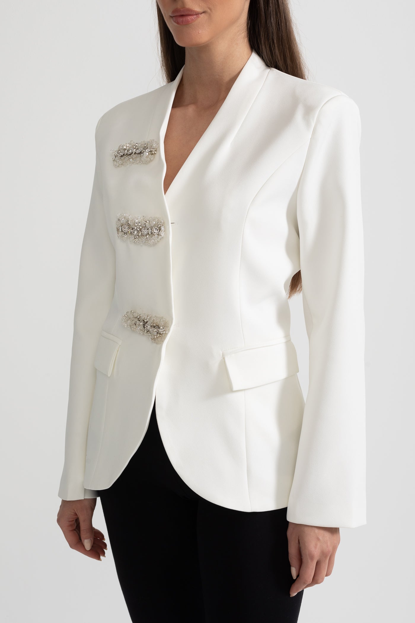 Gümüş Çiçek Tokalı Beyaz Blazer Ceket