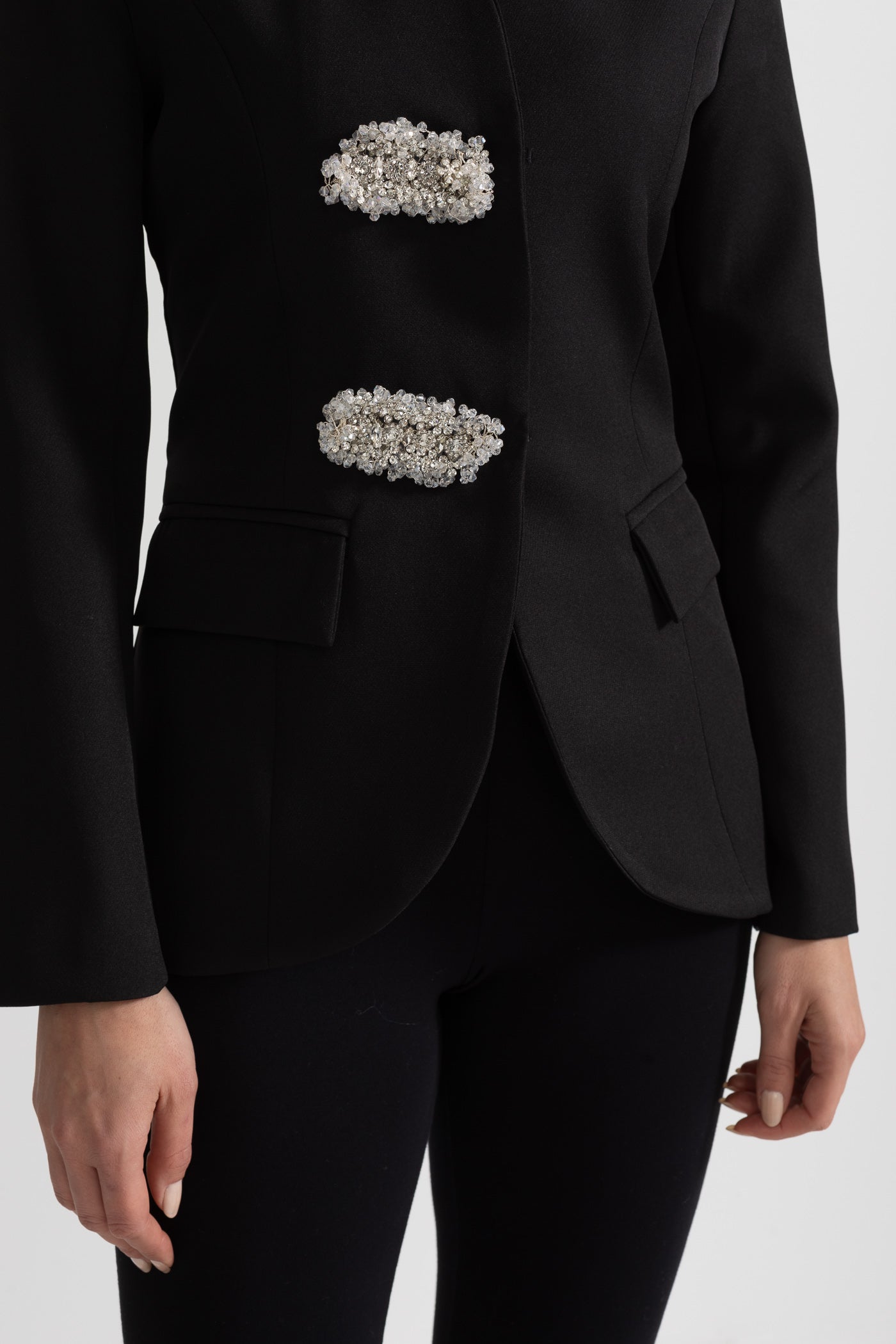 Gümüş Çiçek Tokalı Siyah Blazer Ceket