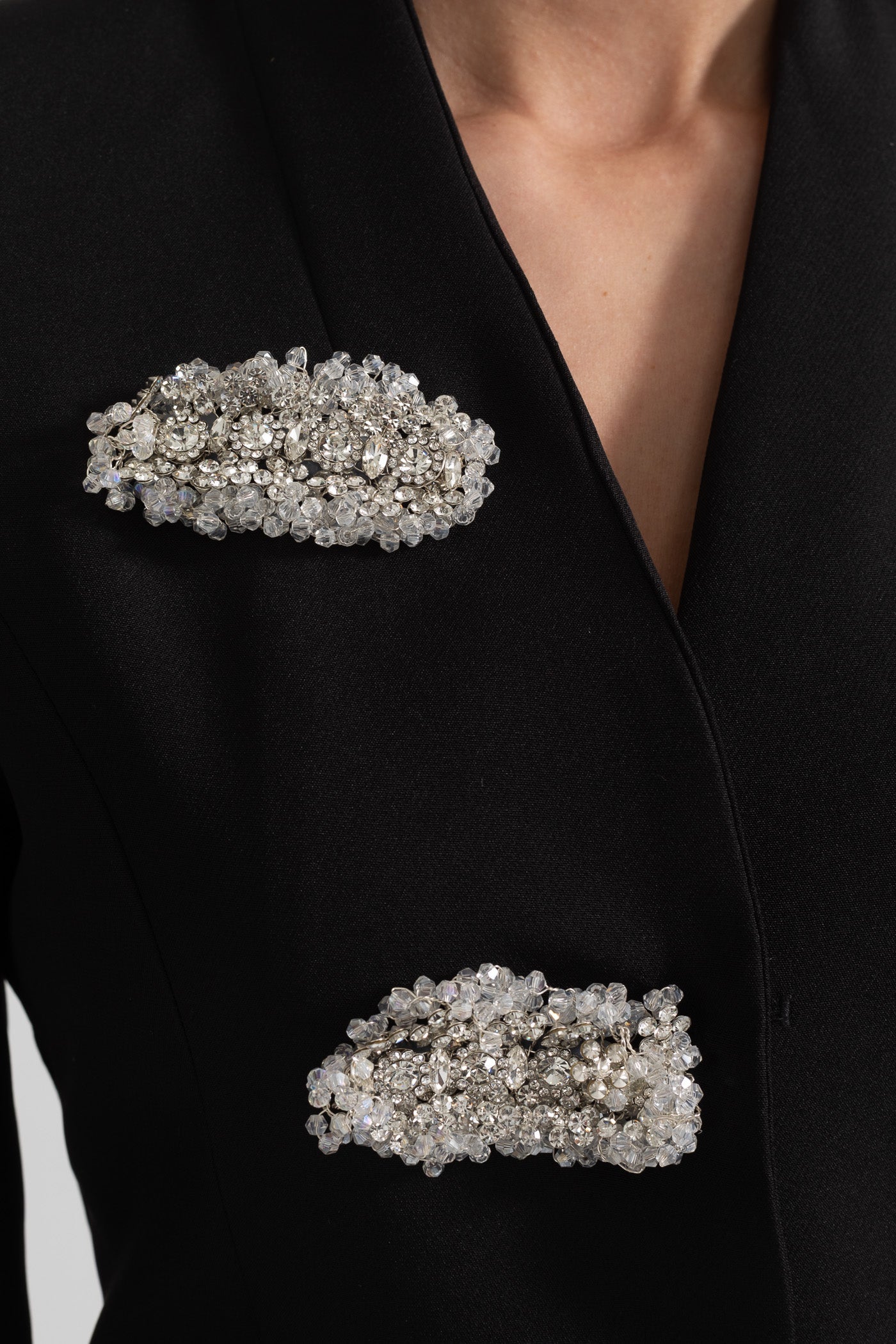 Gümüş Çiçek Tokalı Siyah Blazer Ceket