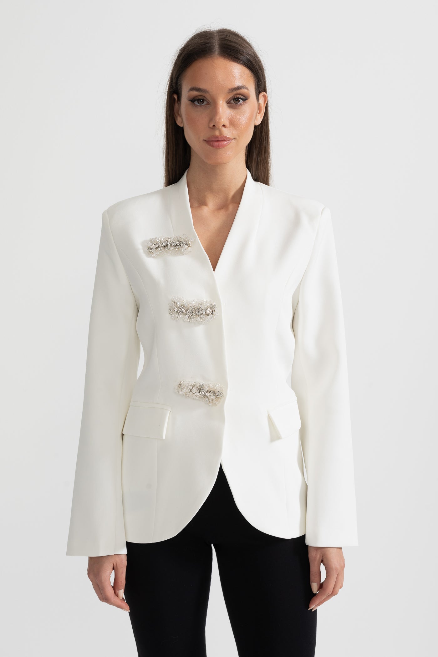 Gümüş Çiçek Tokalı Beyaz Blazer Ceket