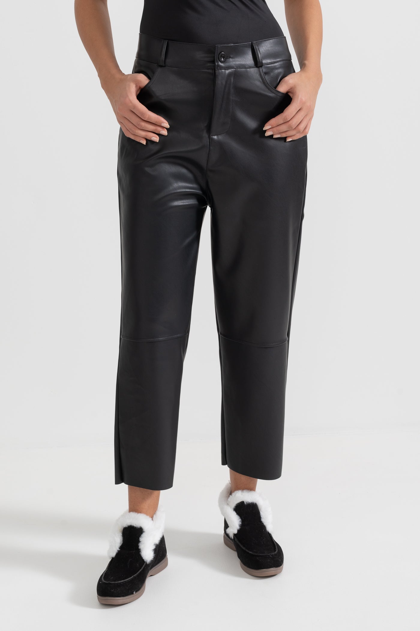 Siyah Cropped Vegan Deri Pantolon