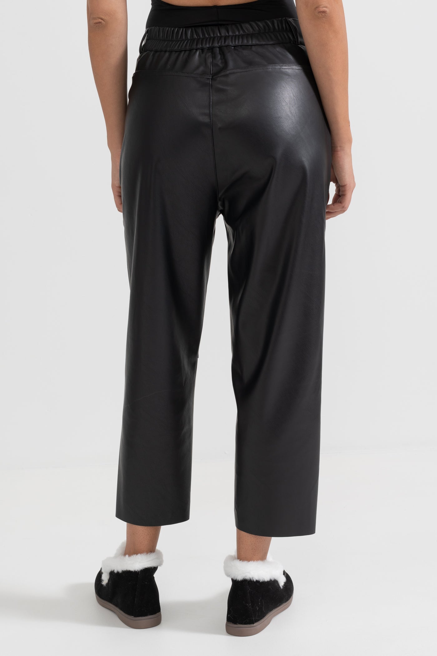 Siyah Cropped Vegan Deri Pantolon